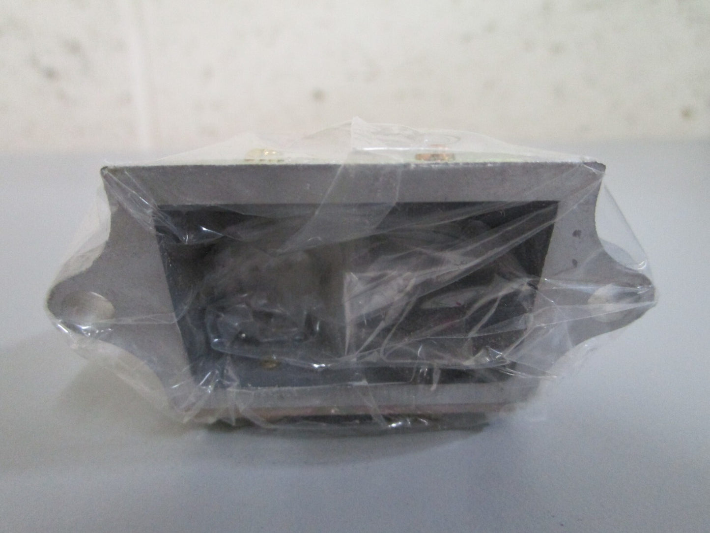 *NEW OEM* 0820 OMC Johnson Evinrude Reed Box Ay 438611 0438611