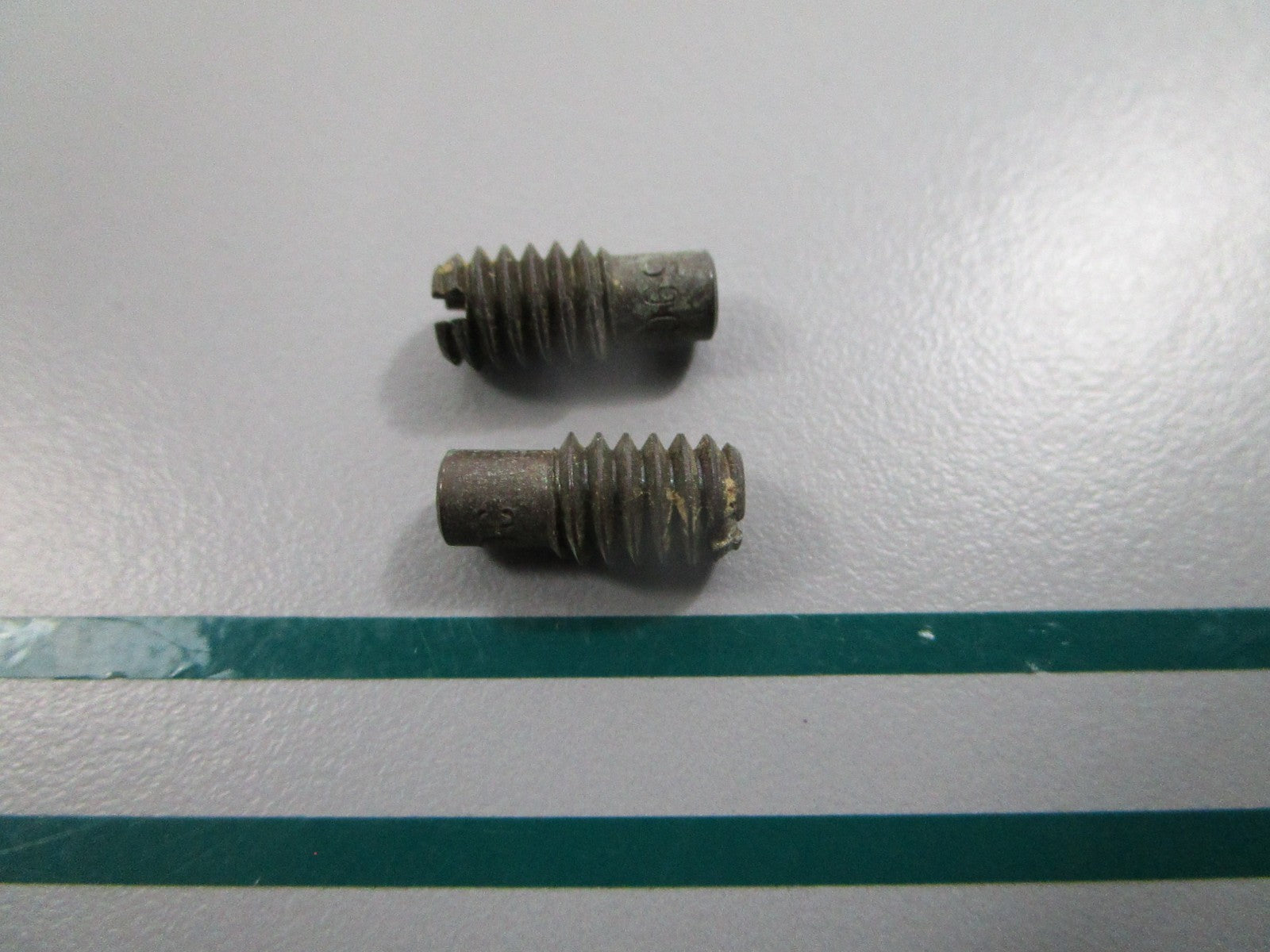 NEW OEM (LOT OF 2) 317330 0317330 OMC Johnson Evinrude 59C Orifice Plug 0810