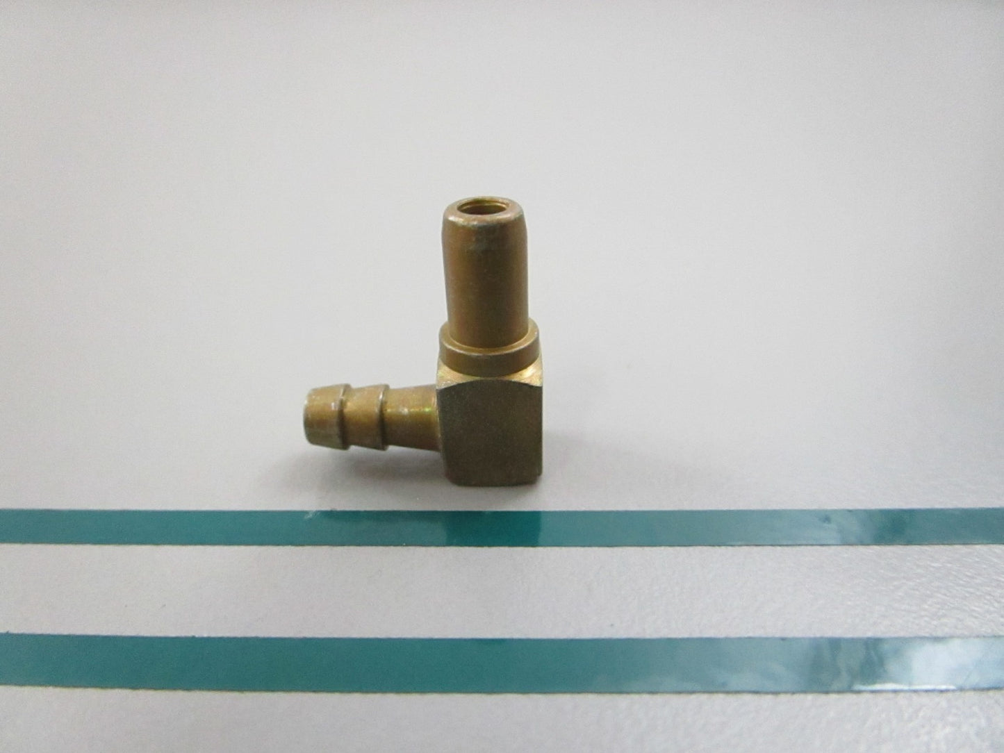 NEW OEM 335369 0335369 OMC Johnson Evinrude Nipple 0810