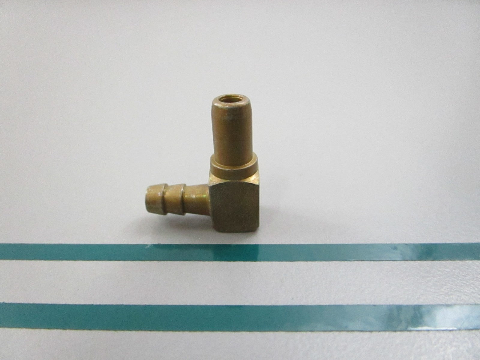 NEW OEM 335369 0335369 OMC Johnson Evinrude Nipple 0810