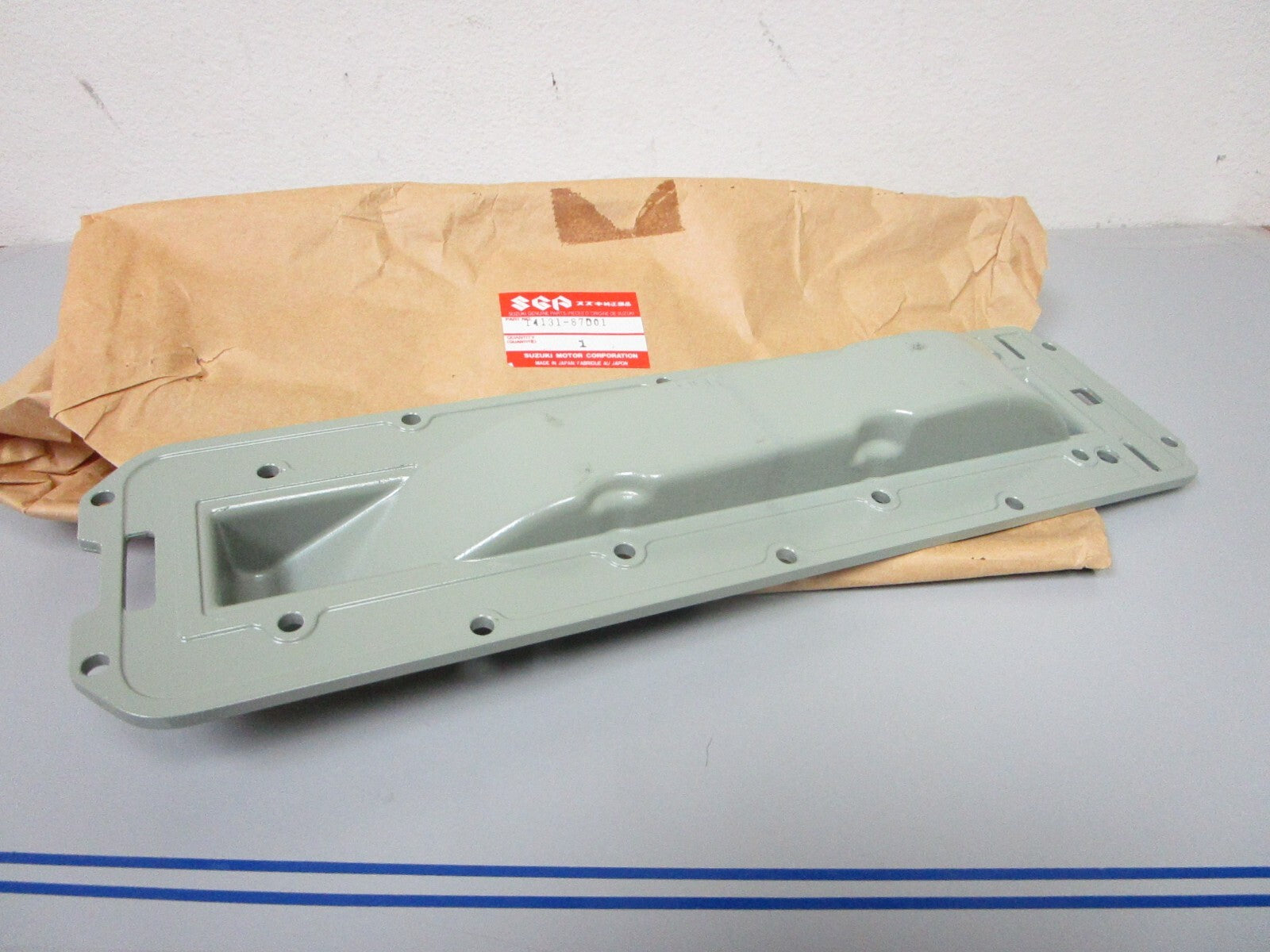 *NEW OEM* 0720 Suzuki 150 175 200 225 hp Exhaust Plate 14131-87D01