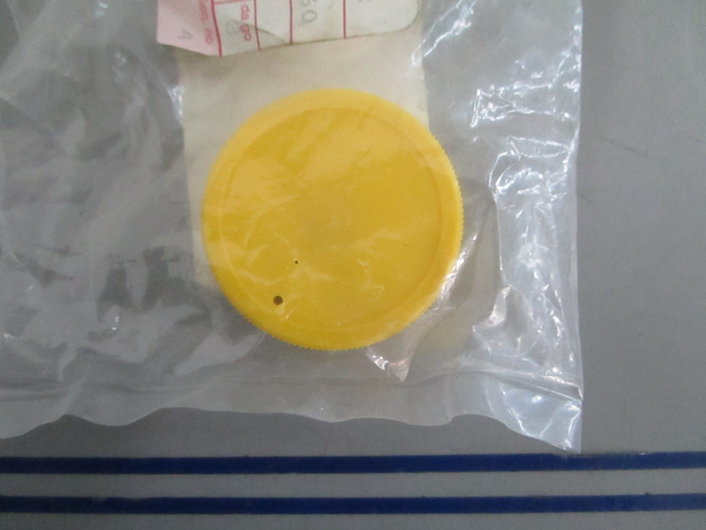 *NEW OEM* 0820 Volvo Penta Cap 3858079