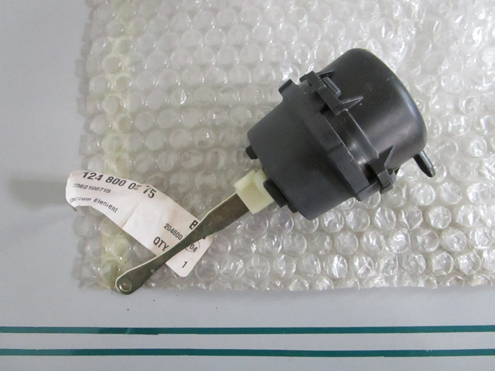 NEW OEM 1248000275 Mercedes-Benz Vacuum Element 0820