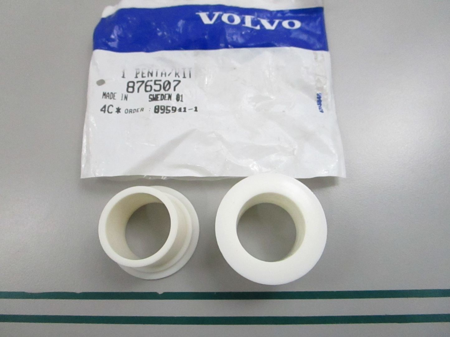 NEW OEM 876507 Volvo Penta Bushing Kit 0810