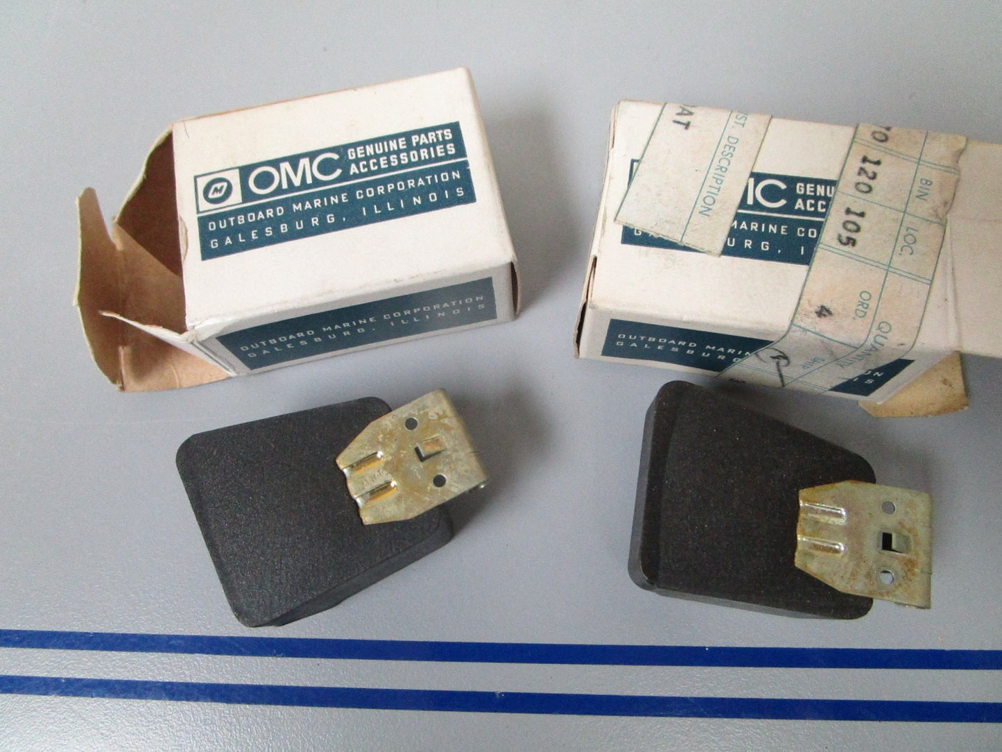 NEW OEM (LOT OF 2) 381353 0381353 OMC Johnson Evinrude Float & Arm 0810