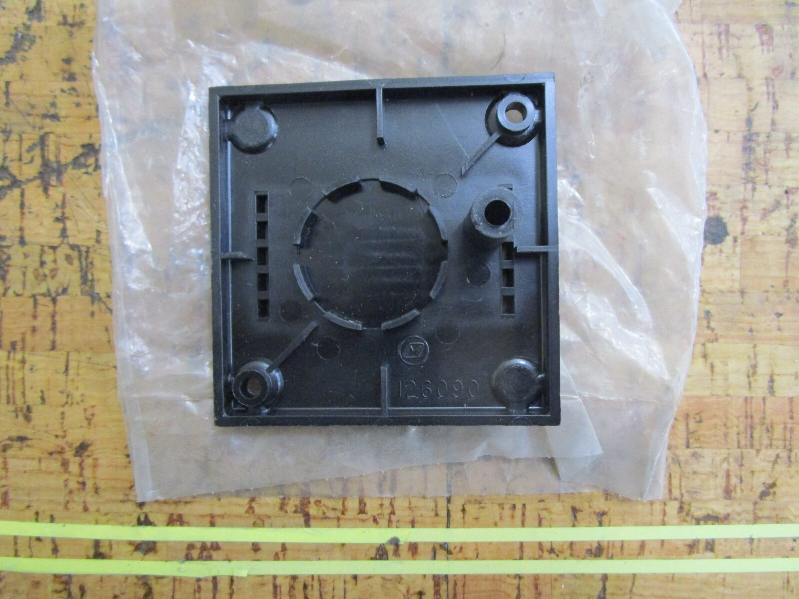 *NEW OEM* 0810 OMC Johnson Evinrude Horn Bezel 126090 0126090