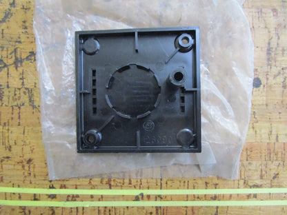 *NEW OEM* 0810 OMC Johnson Evinrude Horn Bezel 126090 0126090