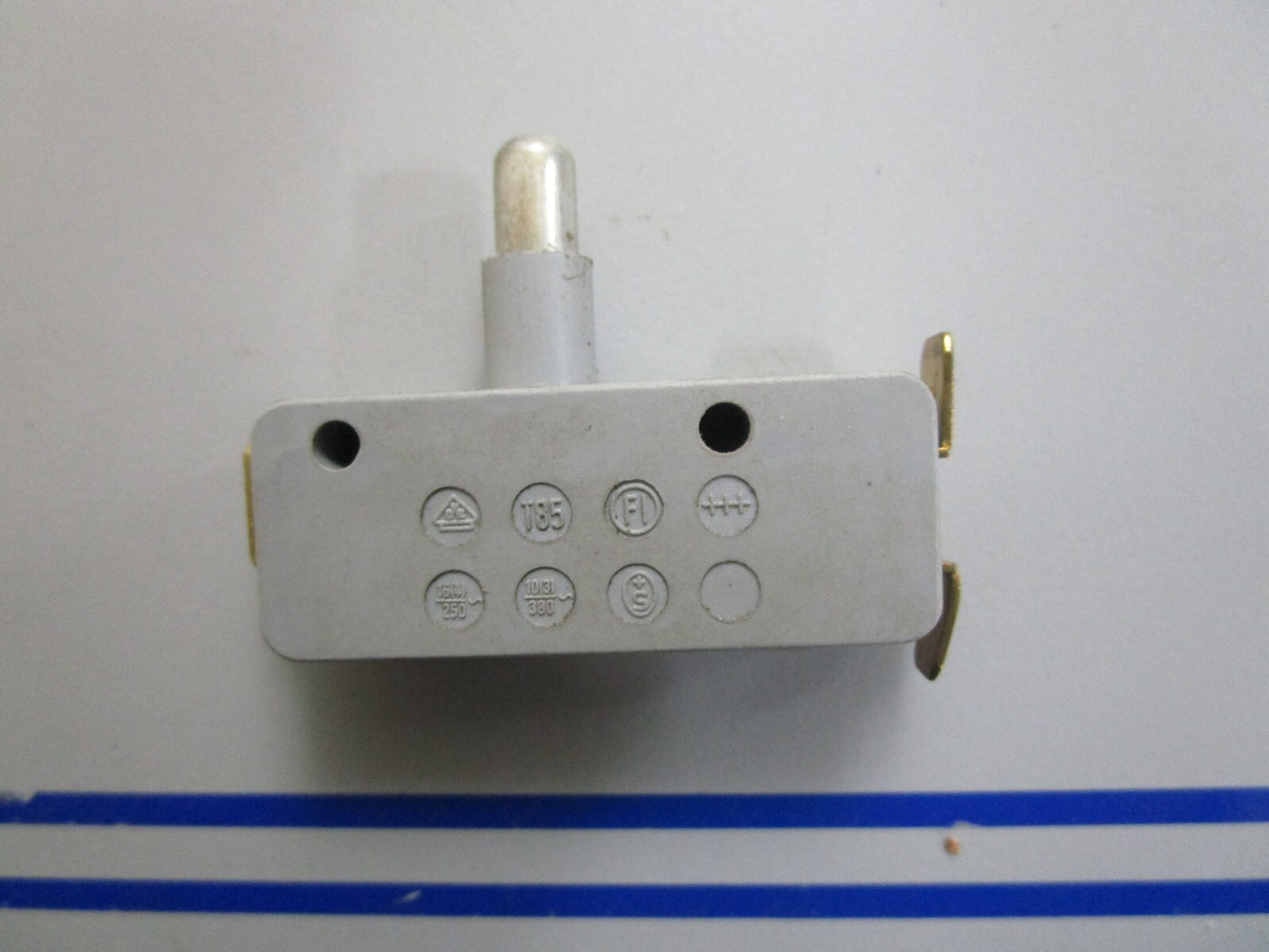 *NEW OEM* 0820 Volvo Penta Switch 850710