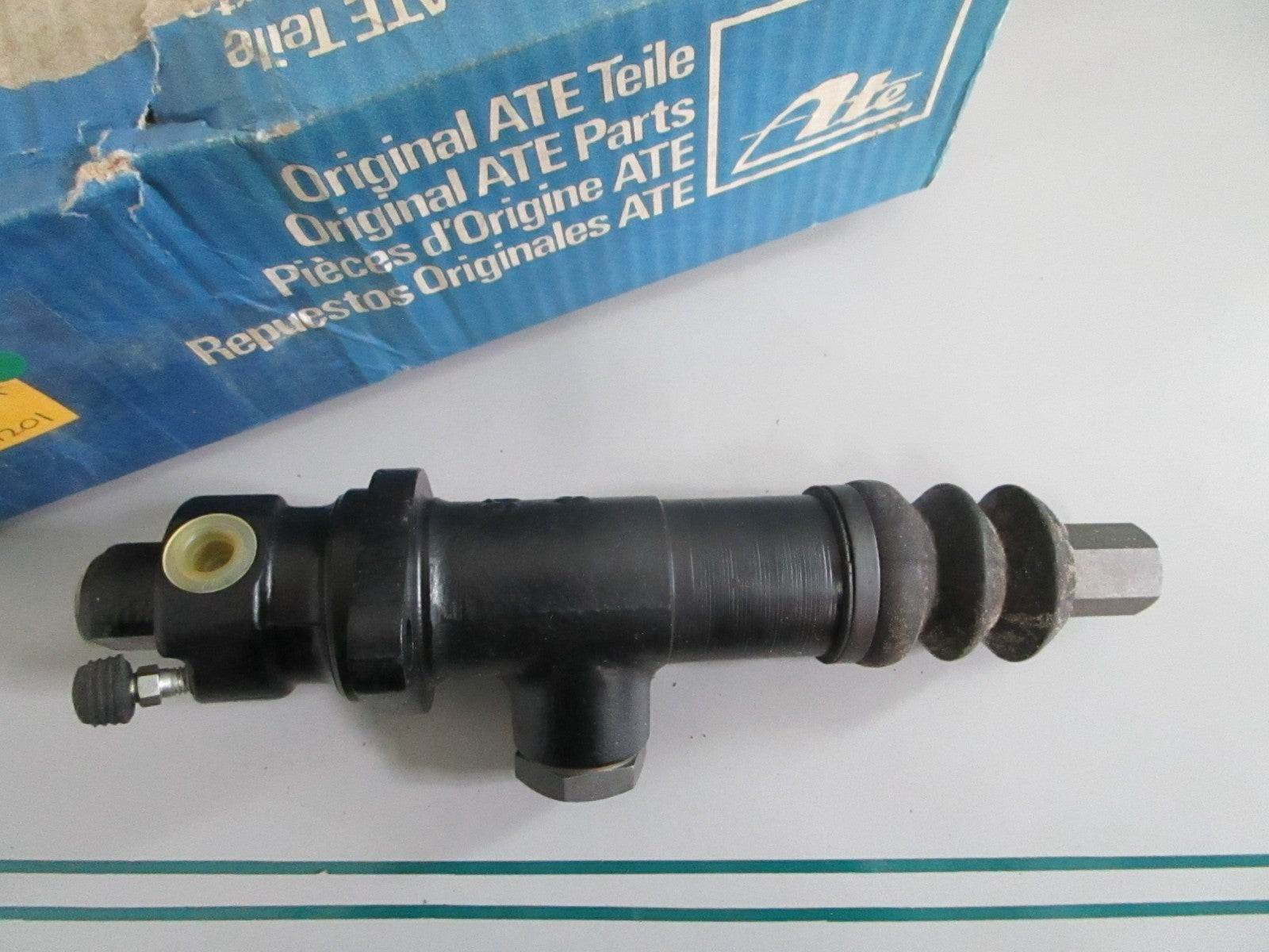 NEW OEM 0004307201 Mercedes-Benz ATE Brake Master Cylinder 0820