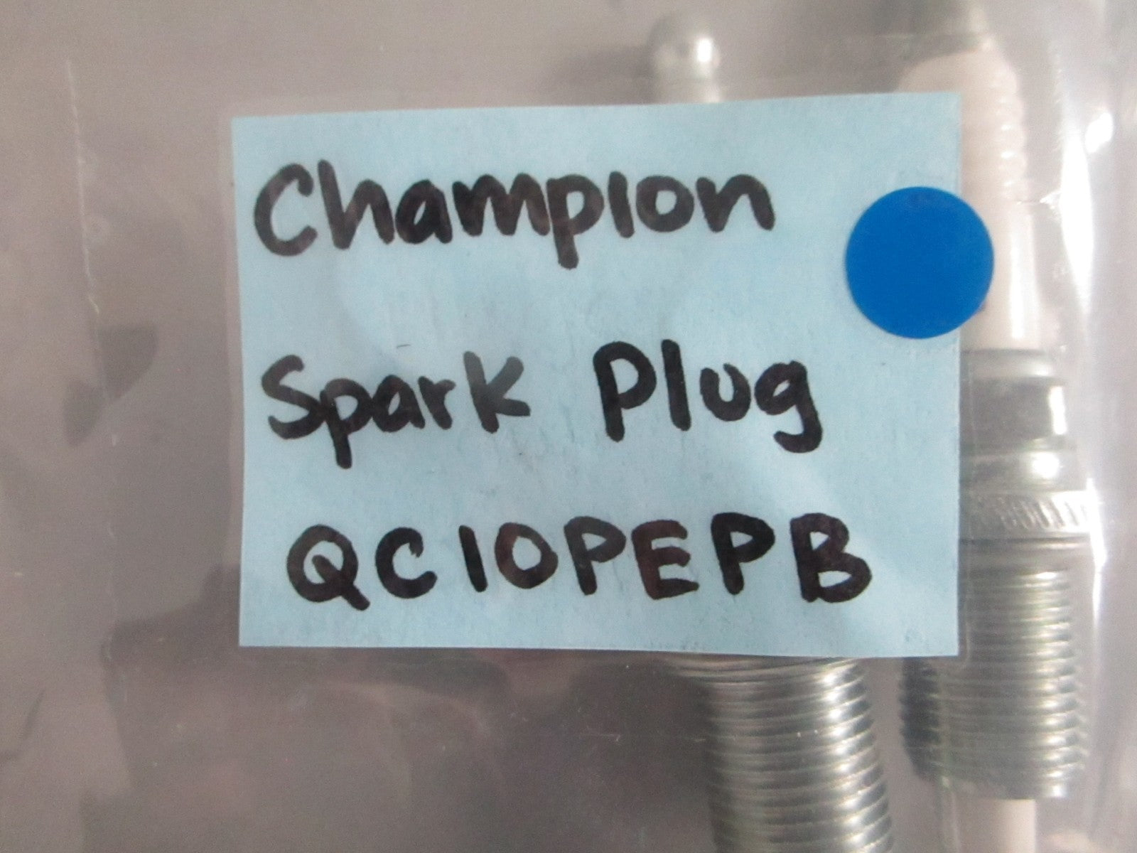 NEW OEM (LOT OF 4) QC10PEPB Champion Spark Plug 0820
