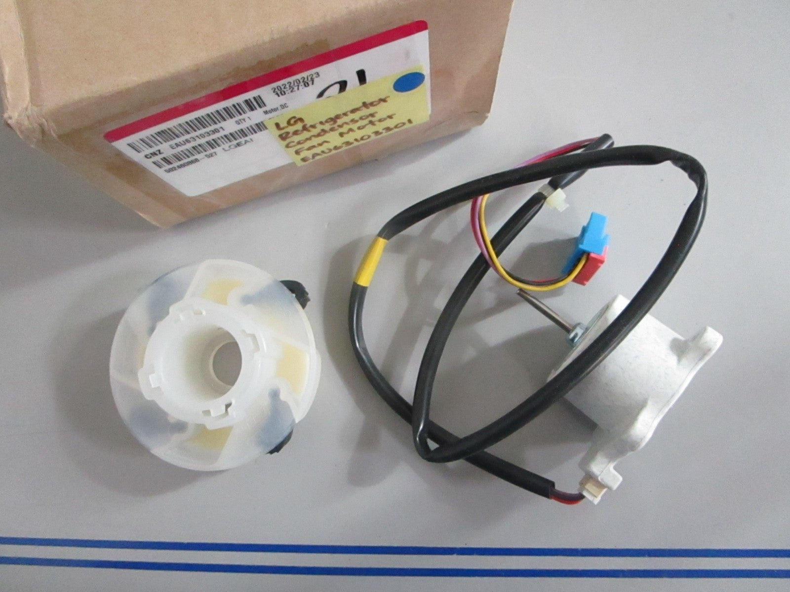 *NEW OEM* 0820 LG Refrigerator Condenser Fan Motor EAU63103301