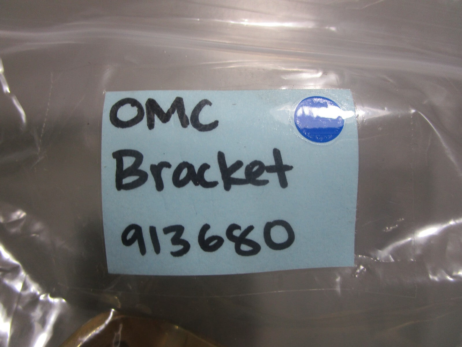 *NEW OEM* 0810 OMC Johnson Evinrude Bracket 913680 0913680