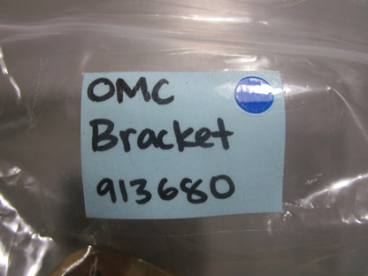 *NEW OEM* 0810 OMC Johnson Evinrude Bracket 913680 0913680