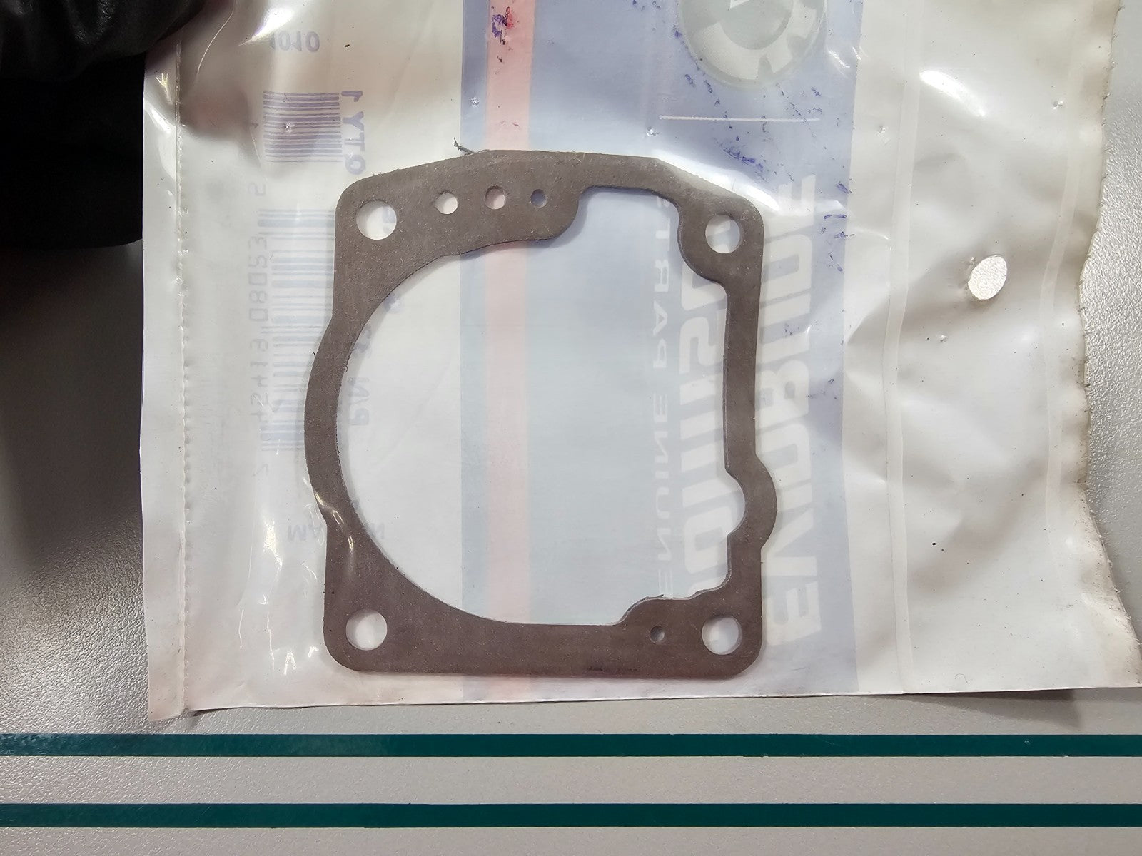 NEW OEM 335070 0335070 OMC Johnson Evinrude Gasket 0810