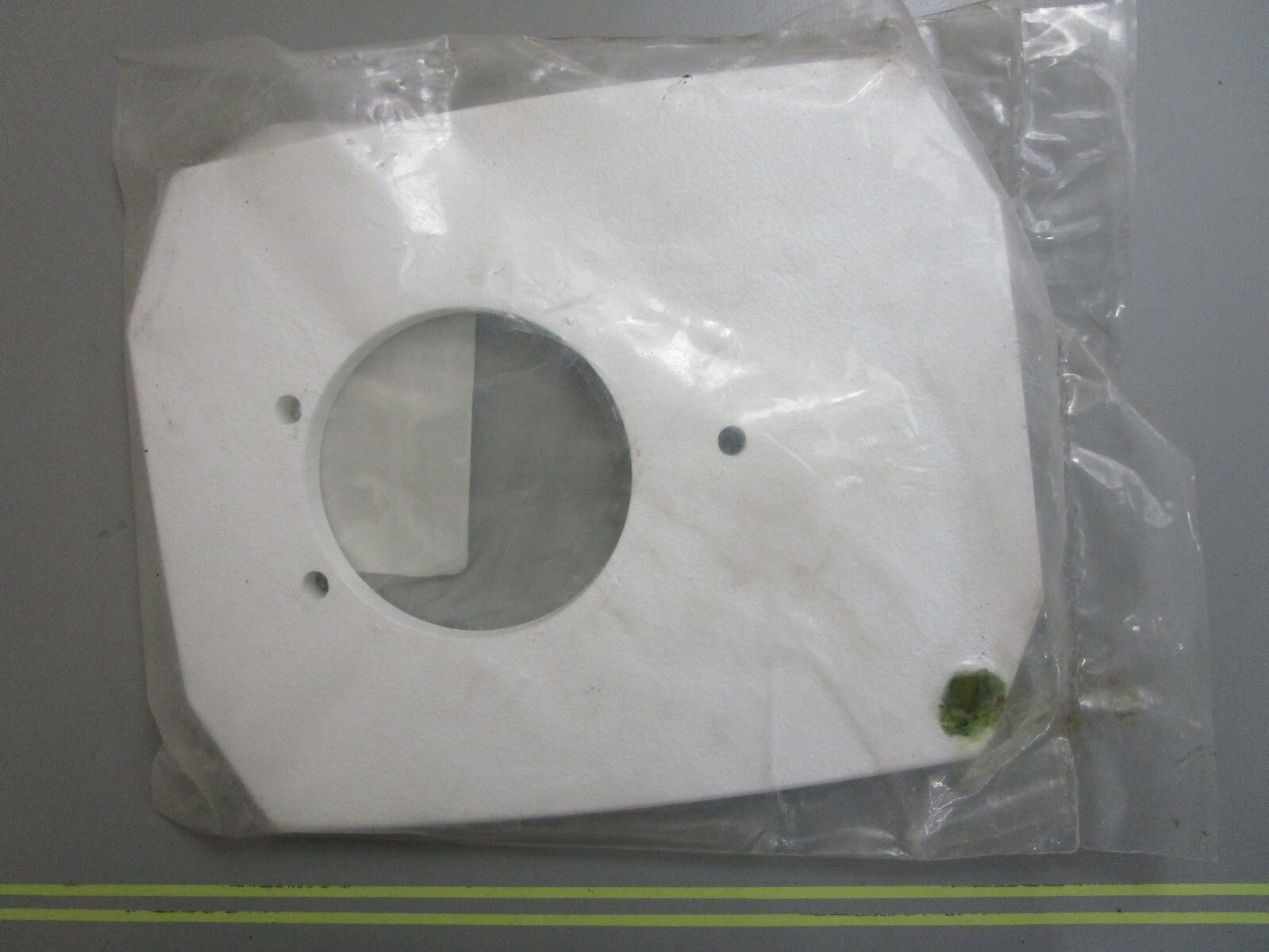 *NEW OEM* 0820 OMC Johnson Evinrude White Trim Plate 765077 0765077