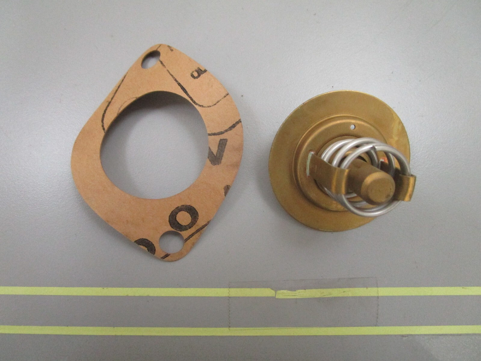 *NEW OEM* 0810 Volvo Penta Thermostat Kit 273163