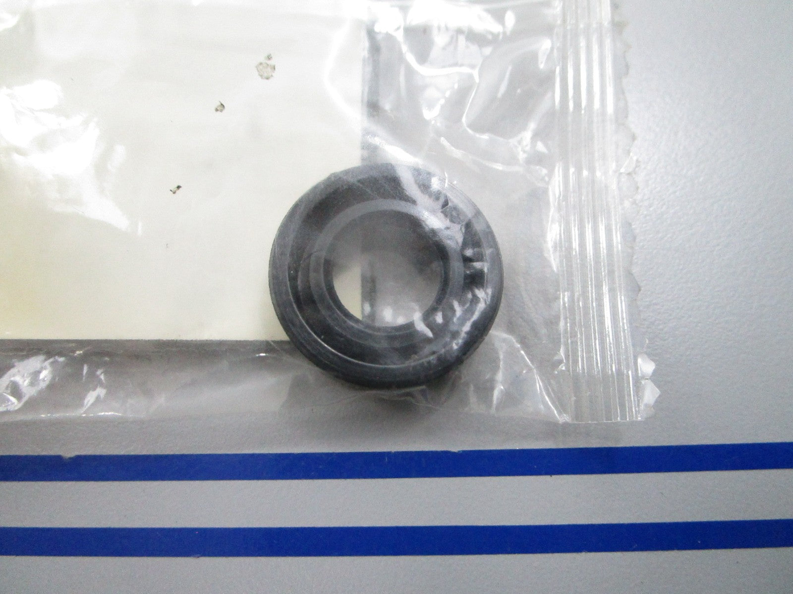 *NEW OEM* 0810 OMC Johnson Evinrude 12 x 25 x 7 Oil Seal 5033011