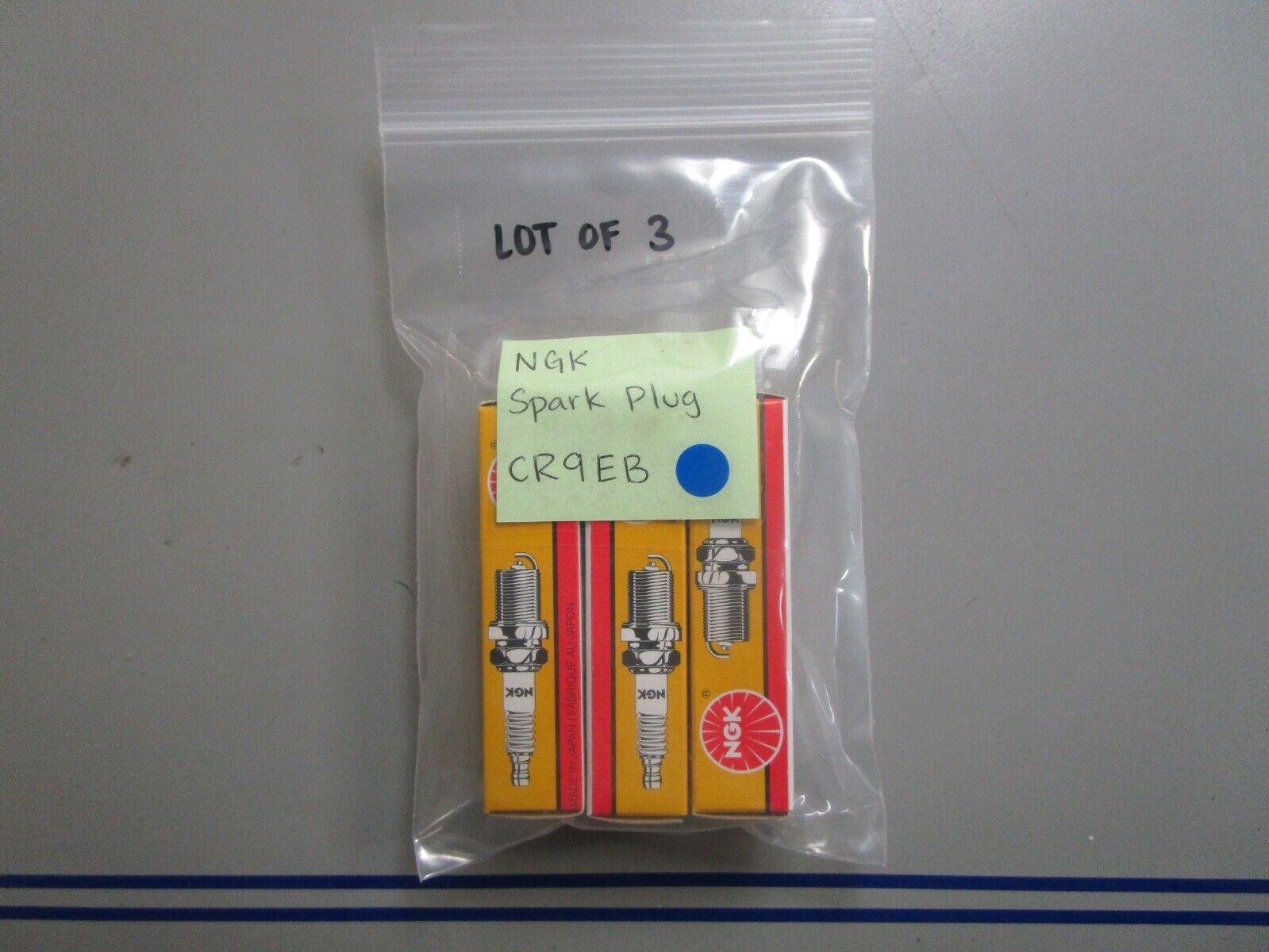 *NEW* (LOT OF 3) 0810 NGK Spark Plug CR9EB