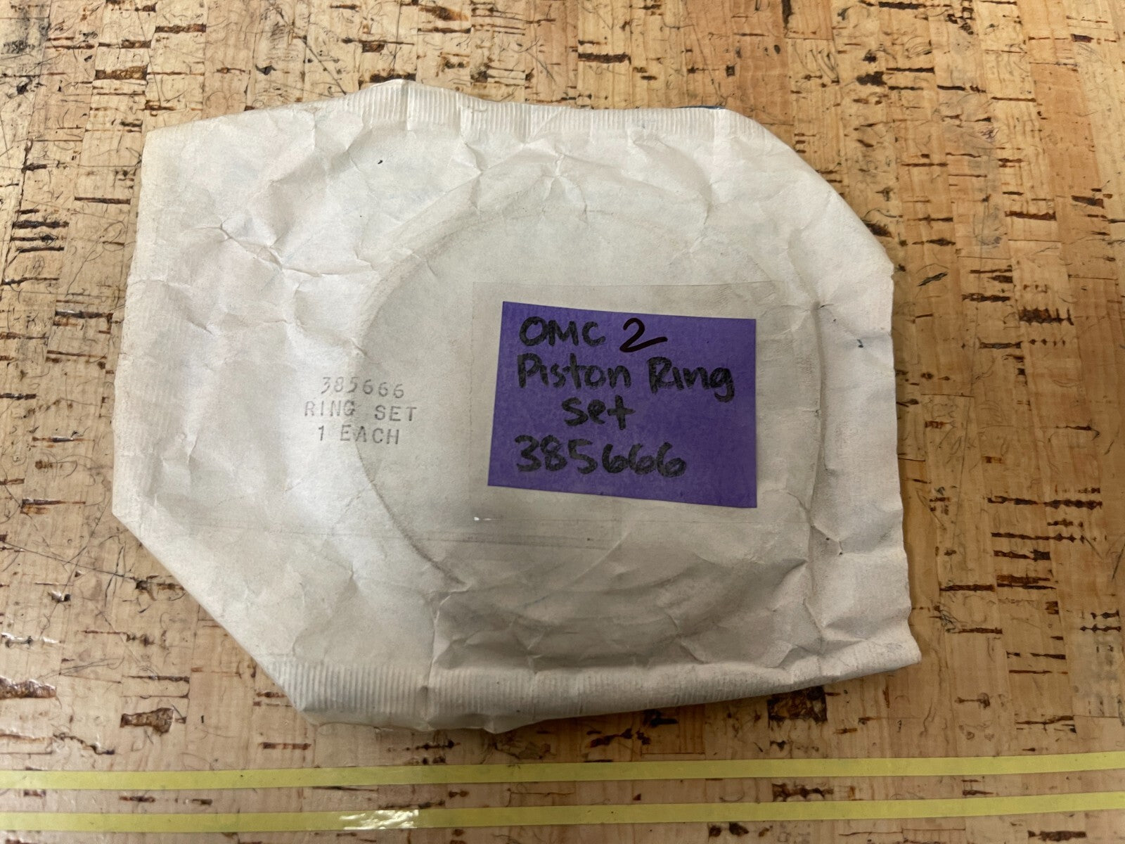 *NEW OEM* 0810 OMC Johnson Evinrude 2 Piston Ring Set 385666 0385666