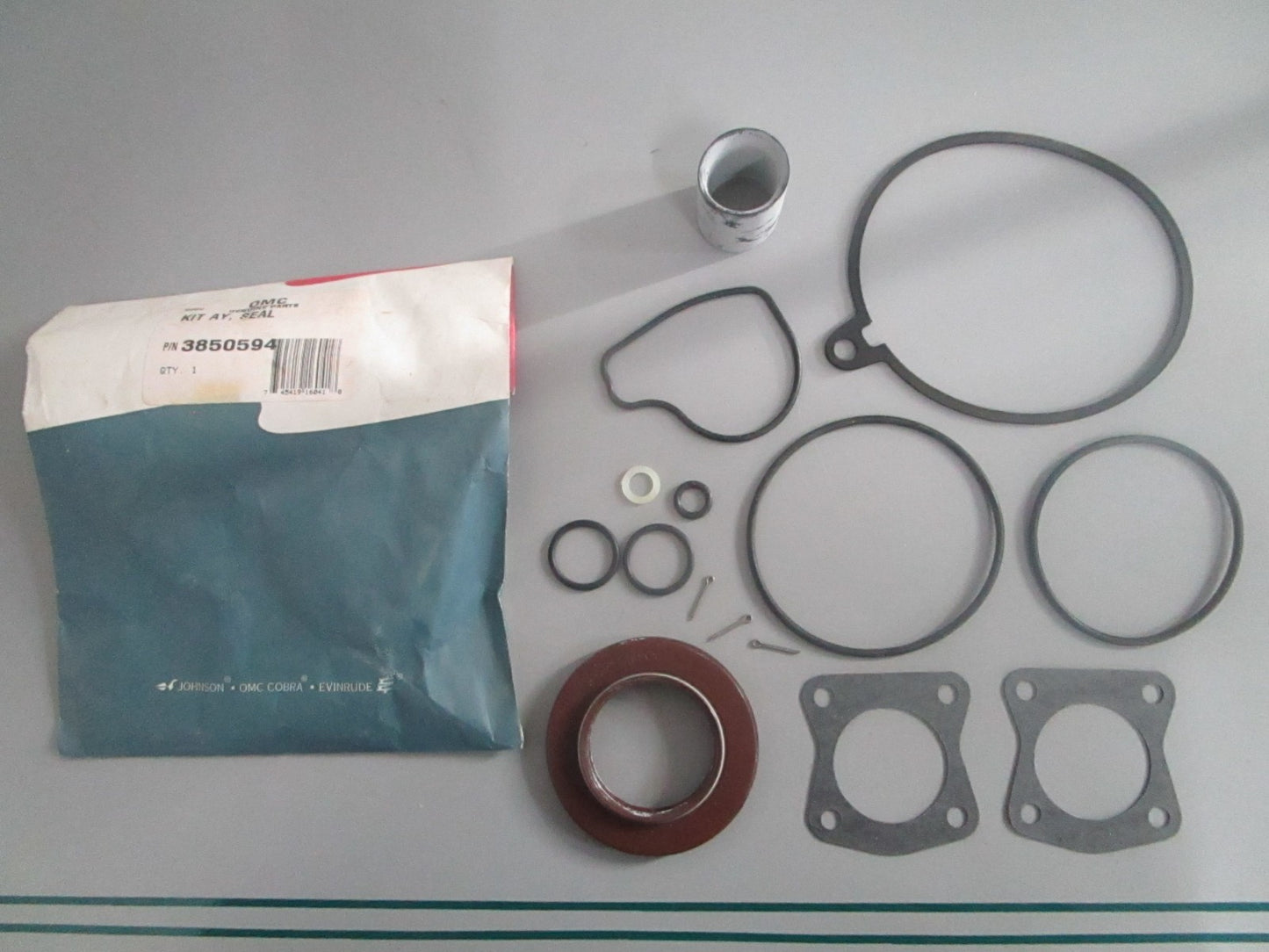 NEW OEM 3850594 OMC Johnson Evinrude Seal Kit Assy 0820