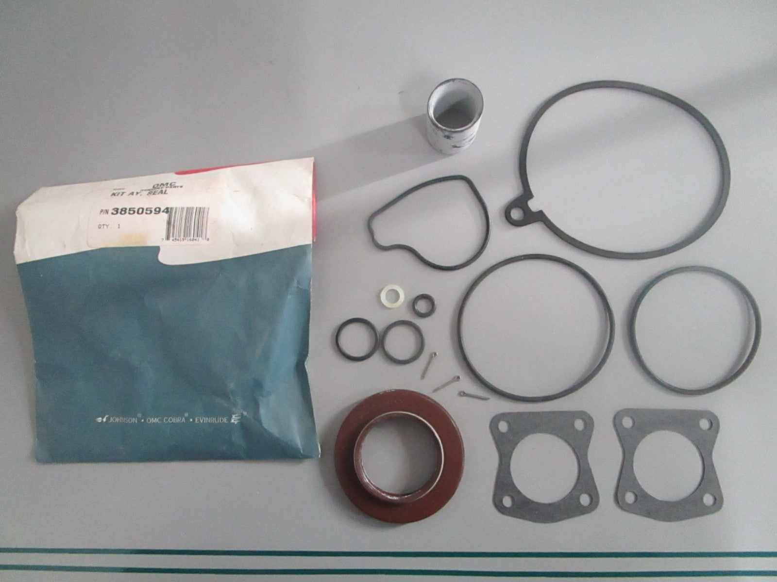 NEW OEM 3850594 OMC Johnson Evinrude Seal Kit Assy 0820