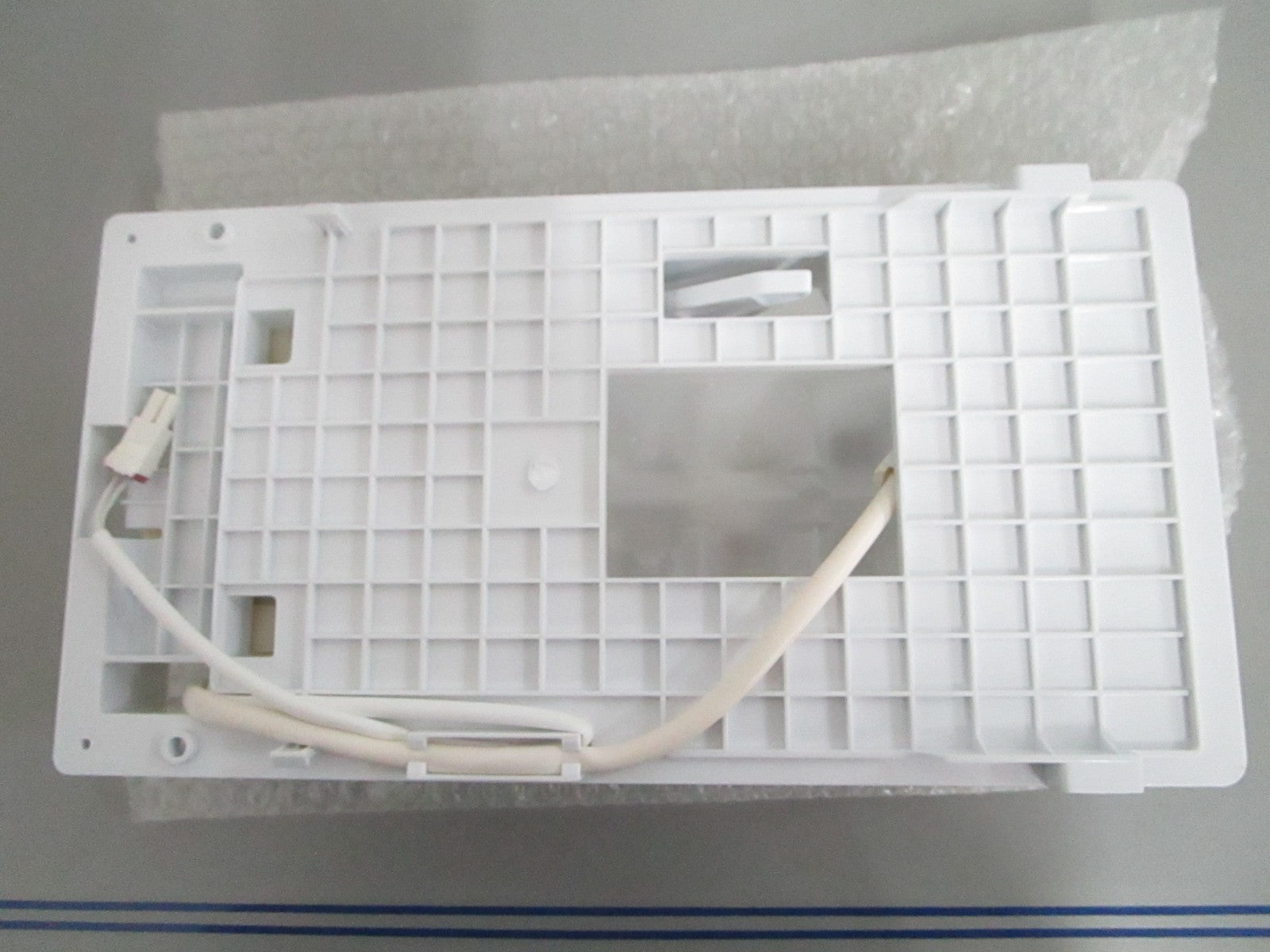 *NEW OEM* 0820 LG Automatic Ice Maker K1944385