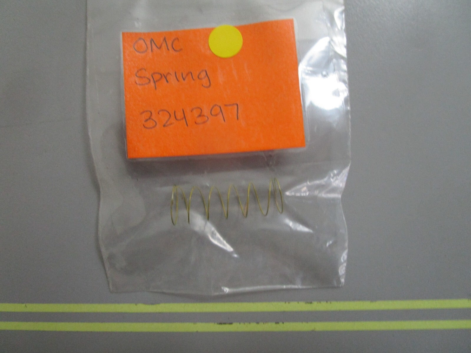 *NEW OEM* 0810 OMC Johnson Evinrude Spring 324397 0324397