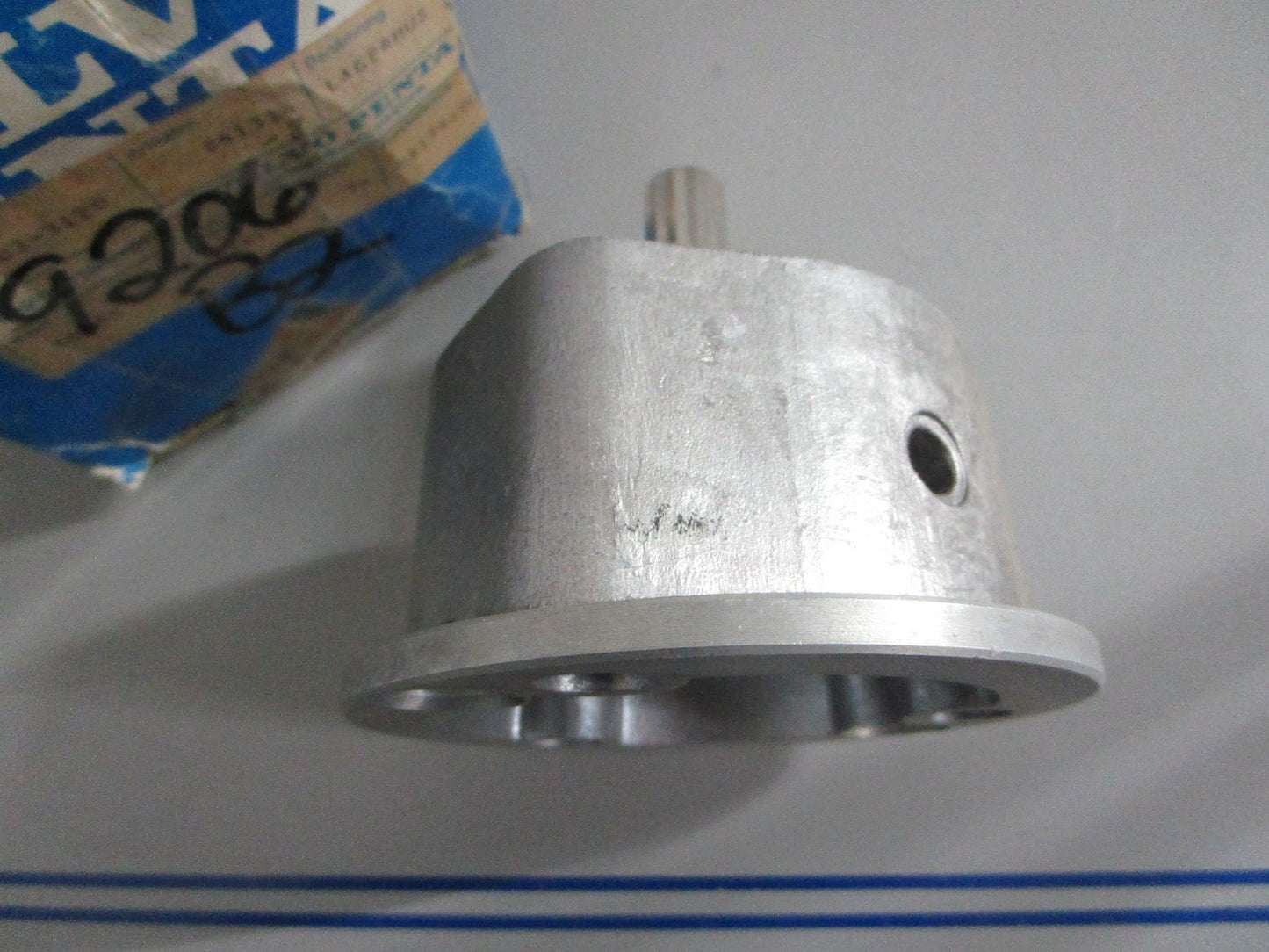 *NEW OEM* 0820 Volvo Penta Bearing Housing 841314
