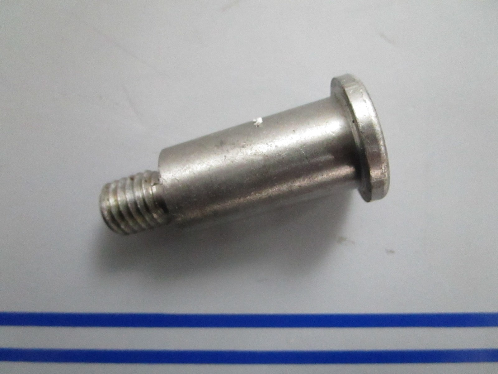 *NEW OEM* 0820 Volvo Penta Shoulder Screw 852751