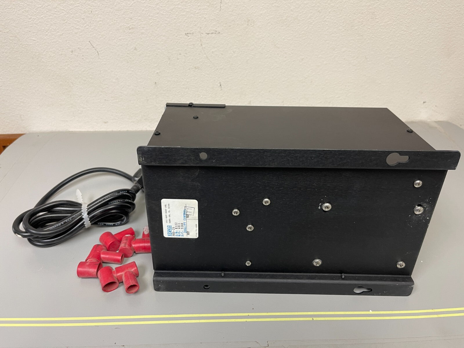 *NEW OEM* 0720 Newmar 30 DC Amperes PHD-25 Battery Charger 445-0250-0