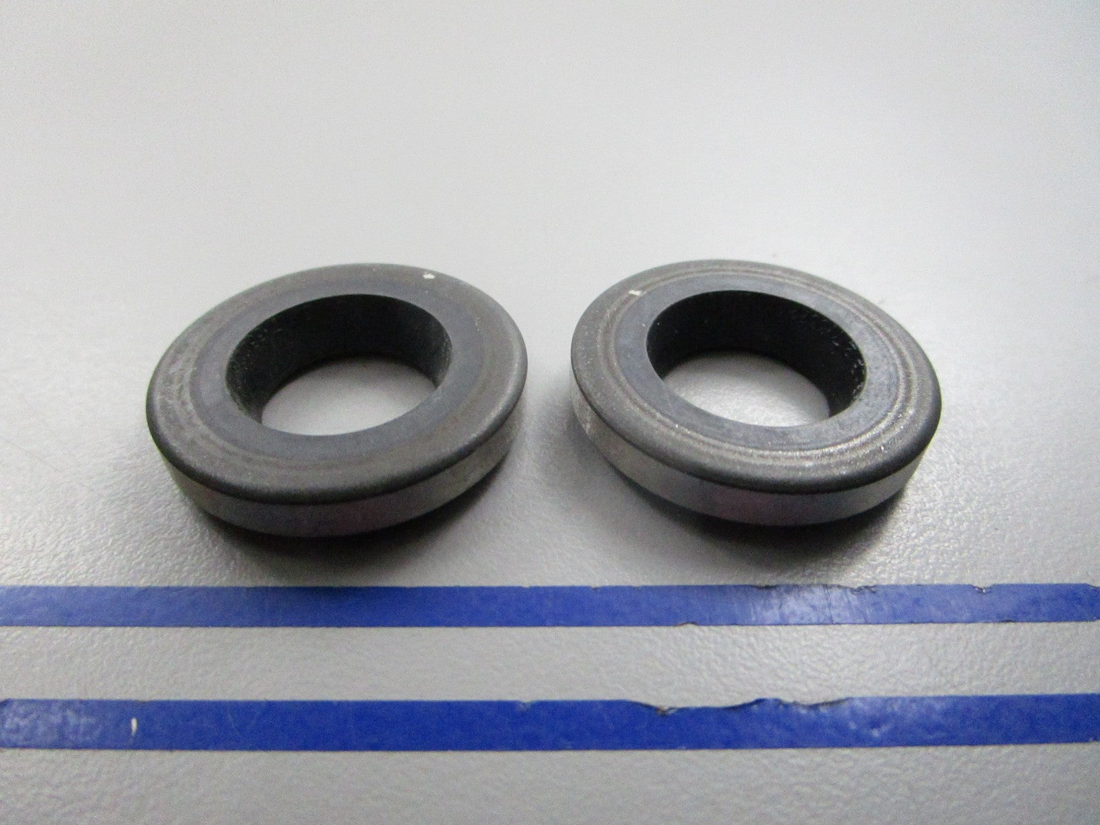 NEW OEM (LOT OF 2) 330327 0330327 OMC Johnson Evinrude Oil Seal 0810