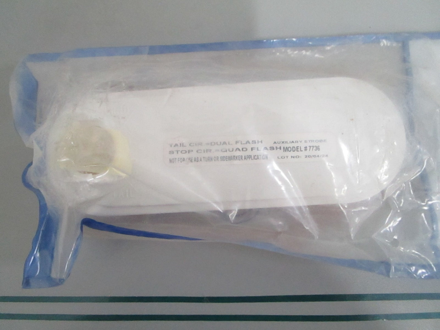 Grote 77363 SuperNova Oval LED Strobe Amber 12V Emergency Light NEW 0820