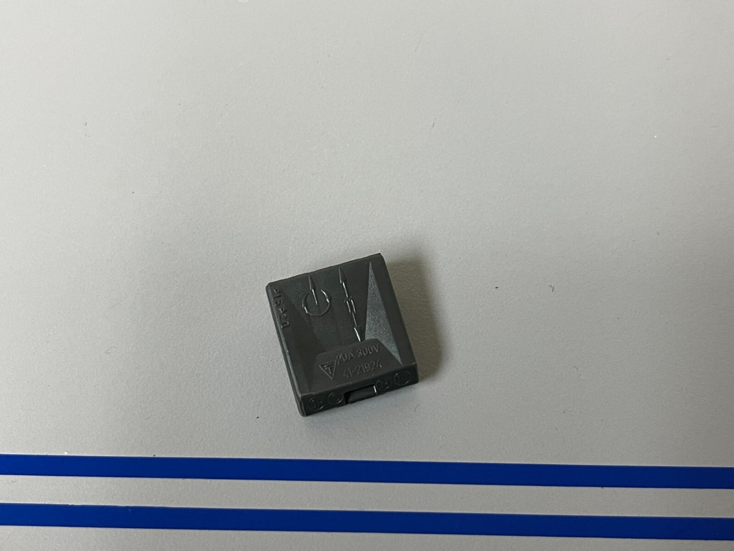 *NEW OEM* 0810 Volvo Penta Cable Clamp 850714