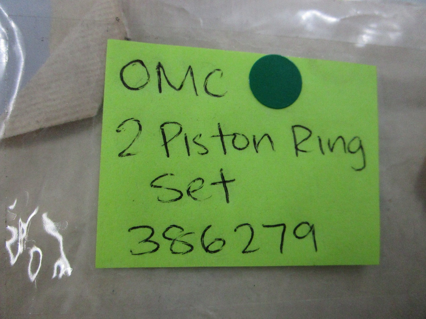 NEW OEM 386279 0386279 OMC Johnson Evinrude 2 Piston Ring Set 0810
