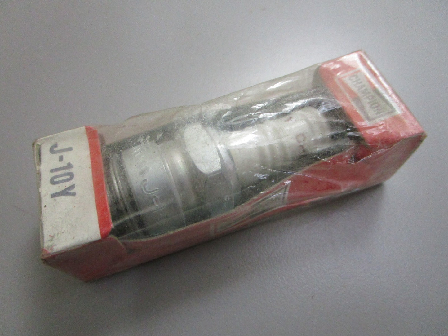 *NEW* 0810 Champion Spark Plug J-10Y