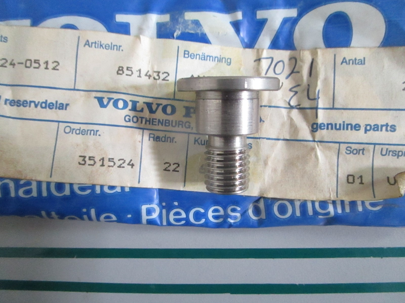 NEW OEM 851432 Volvo Penta Shoulder Screw 0820