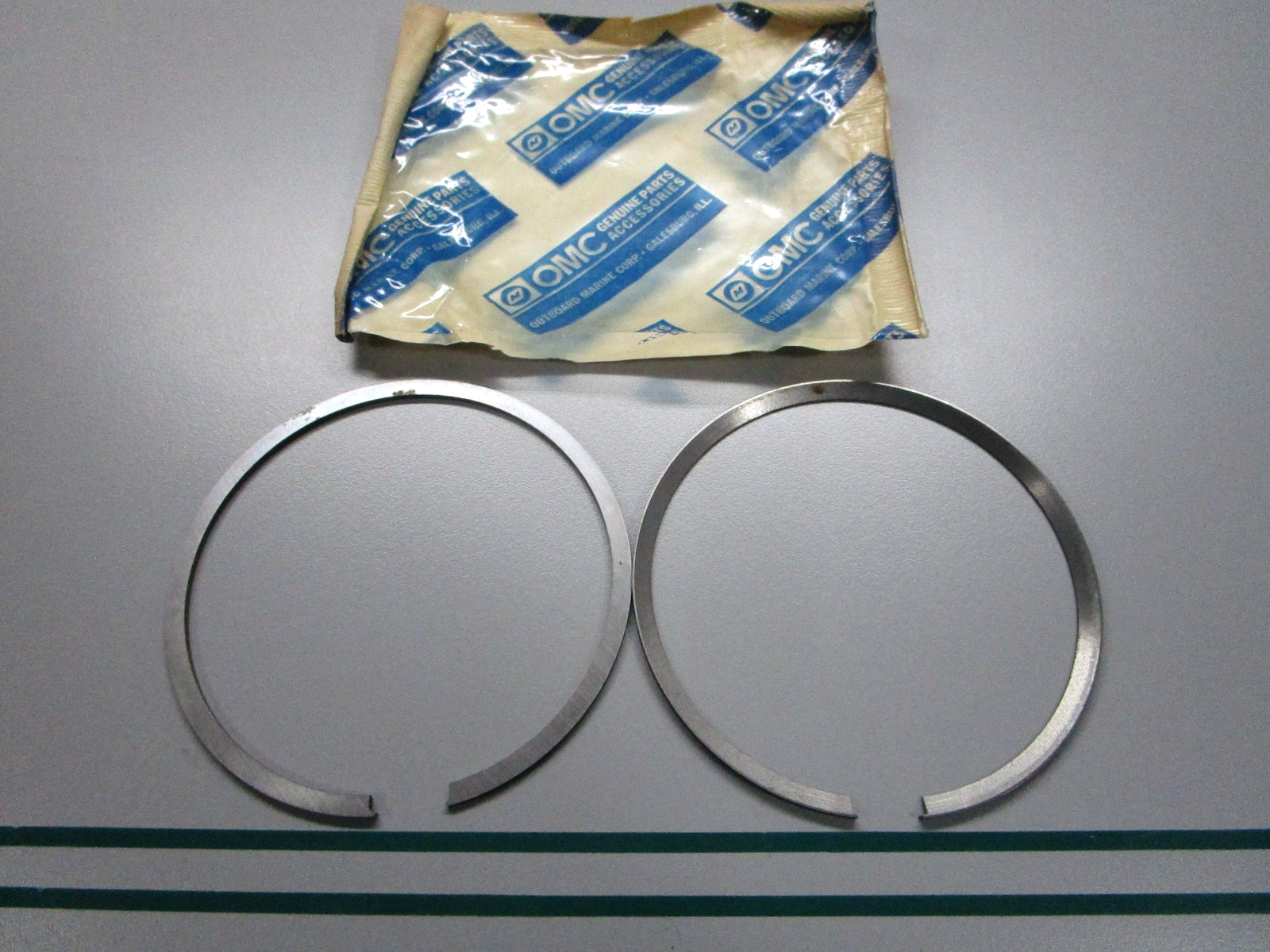 NEW OEM 384317 0384317 OMC Johnson Evinrude 2 Ring Set 0810