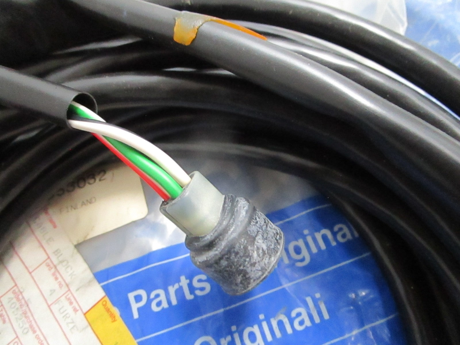 *NEW OEM* 0820 Volvo Penta Harness 853032