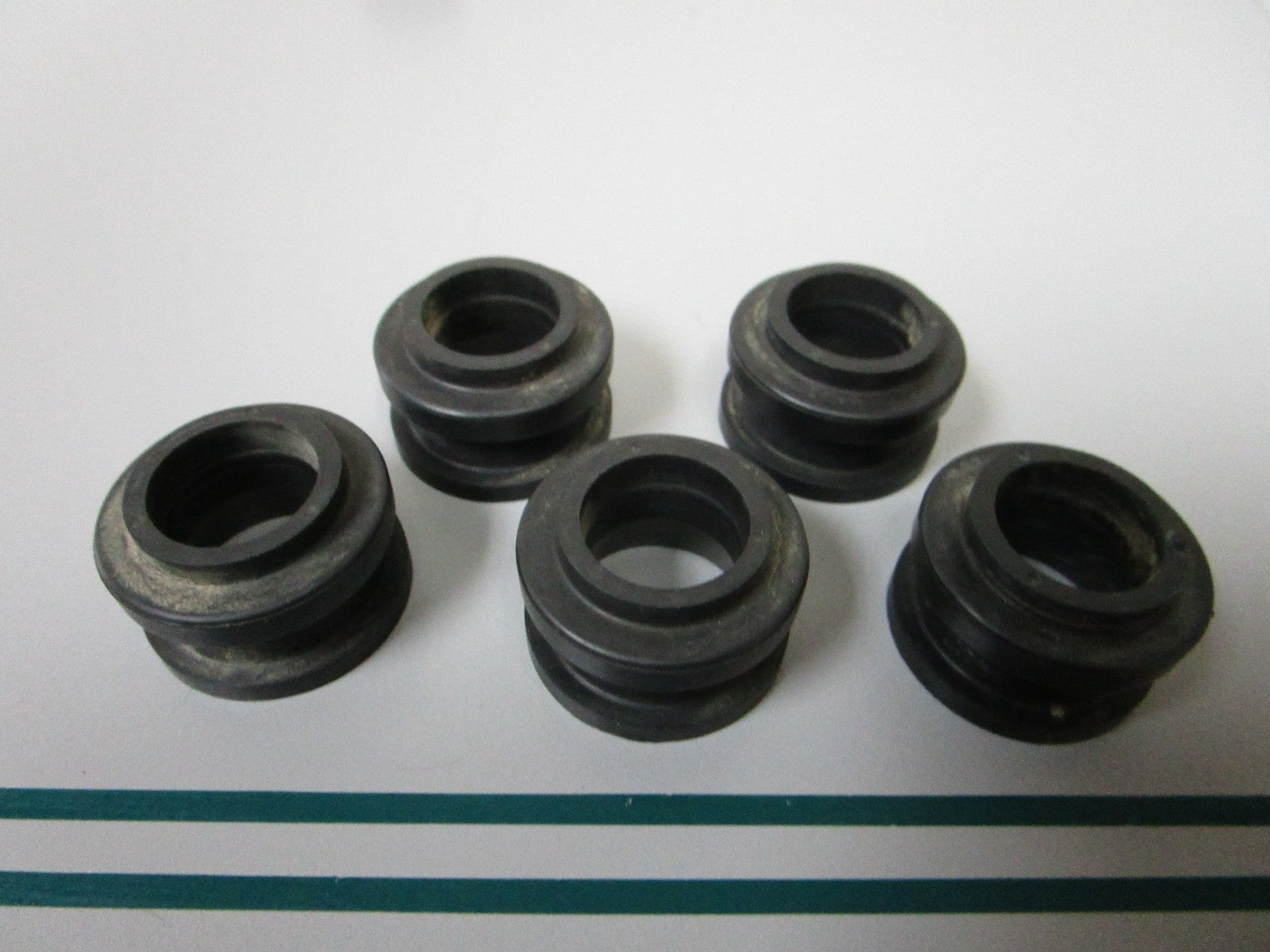 NEW OEM (LOT OF 5) 312460 0312460 OMC Johnson Evinrude Grommet 0810