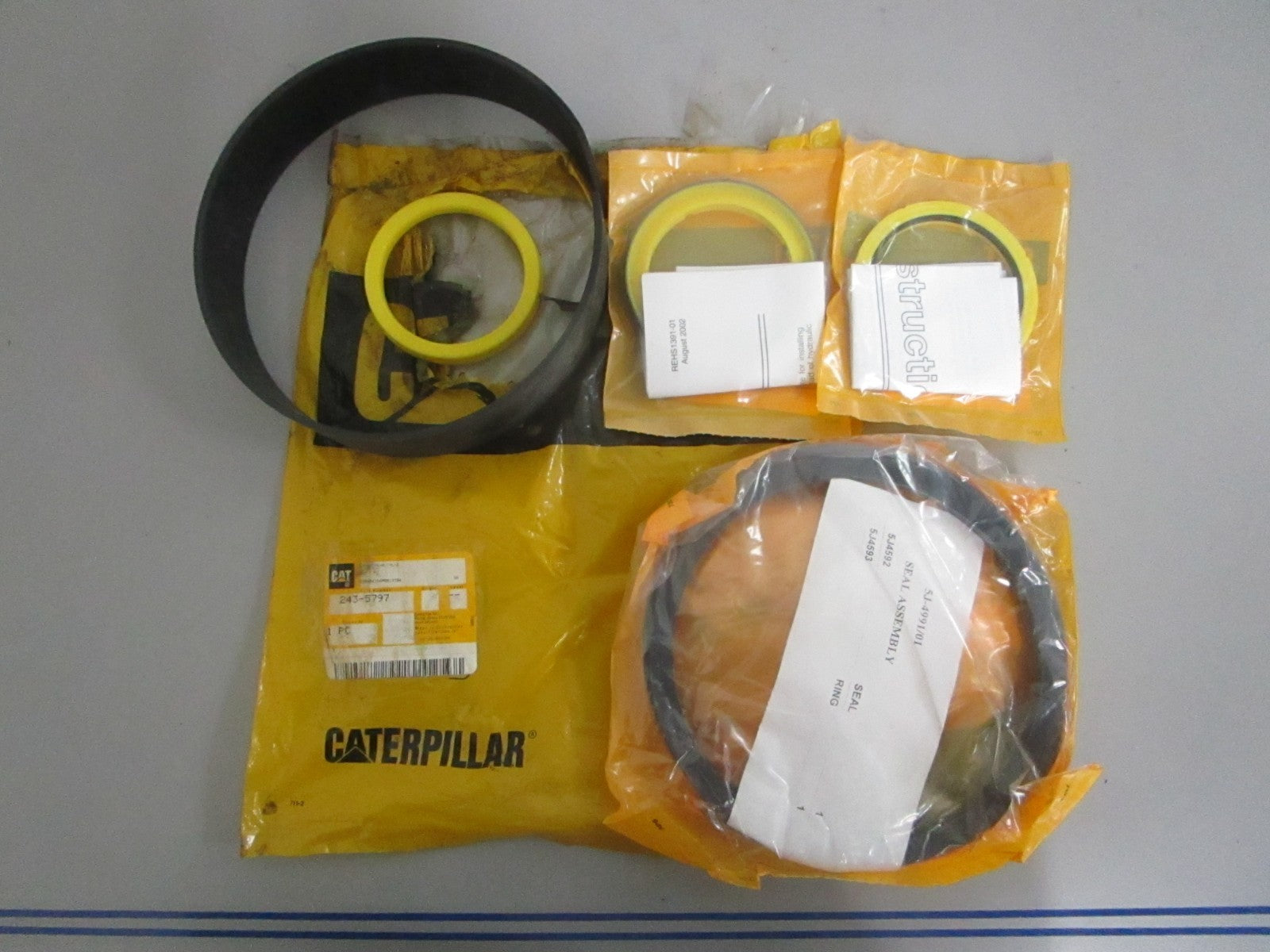 NEW OEM 243-5797 CAT Seal Kit 0820
