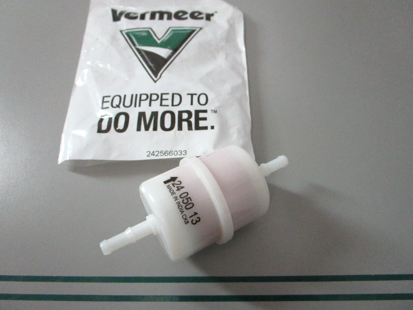 NEW OEM 242566033 Vermeer Fuel Filter 0810