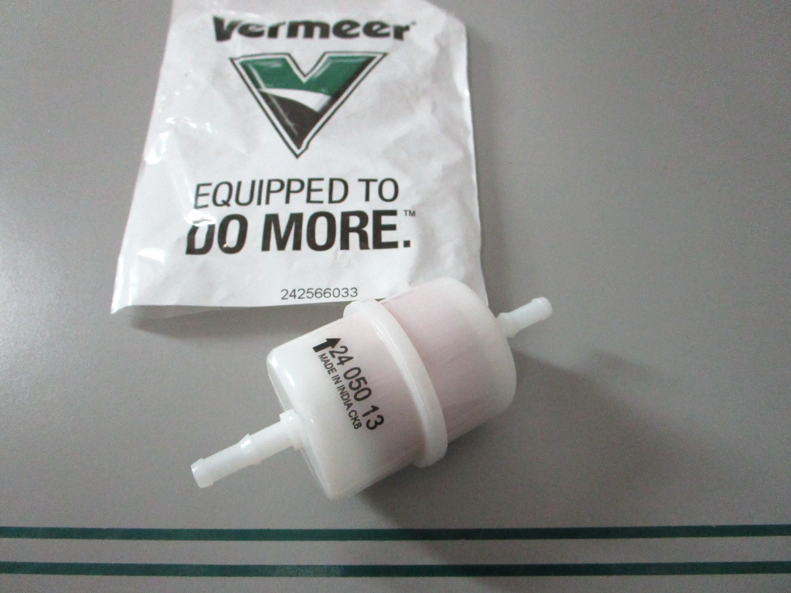 NEW OEM 242566033 Vermeer Fuel Filter 0810