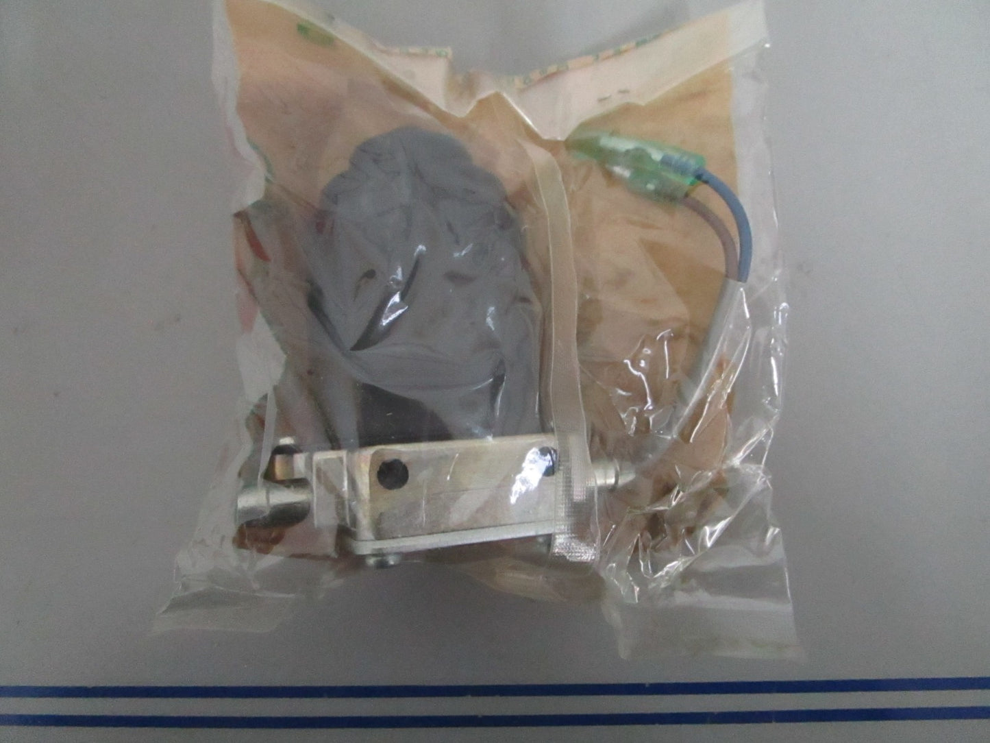 NEW OEM 6E5-81900-01-00 Yamaha Oil Tank Motor Pump 0820