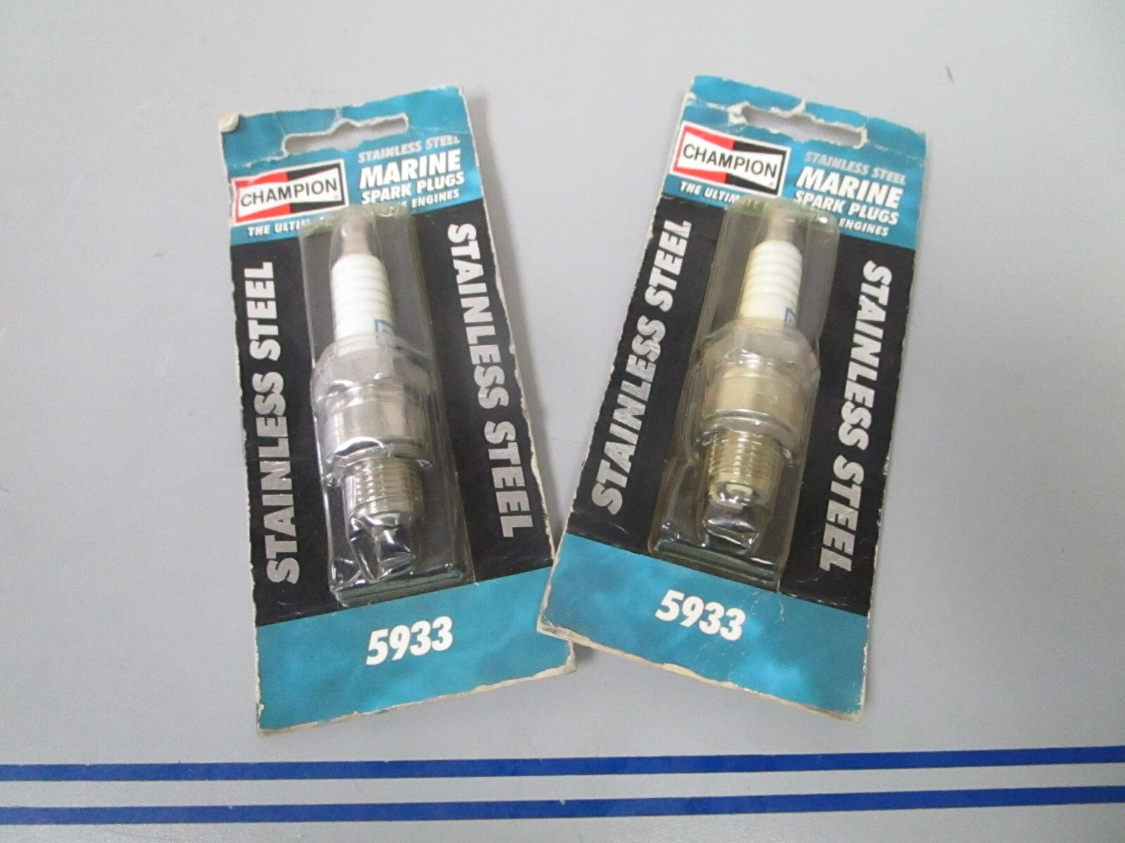 *NEW* (LOT OF 2) 0810 Champion Spark Plug 5933