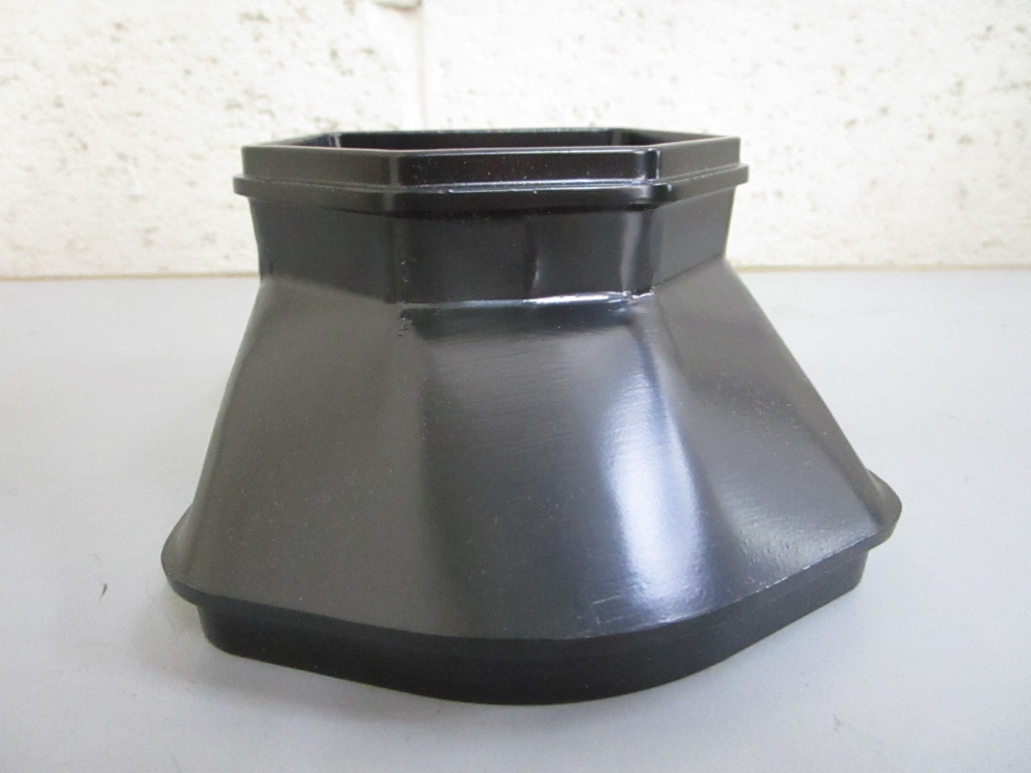 *NEW OEM* 0820 OMC Johnson Evinrude Exhaust Housing 341197 0341197