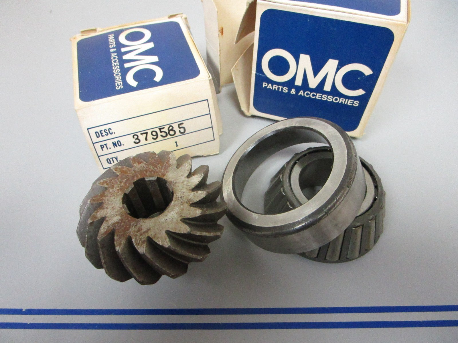 NEW OEM  980427 0982427 OMC Johnson Evinrude Pinion Gear & Bearing 0720