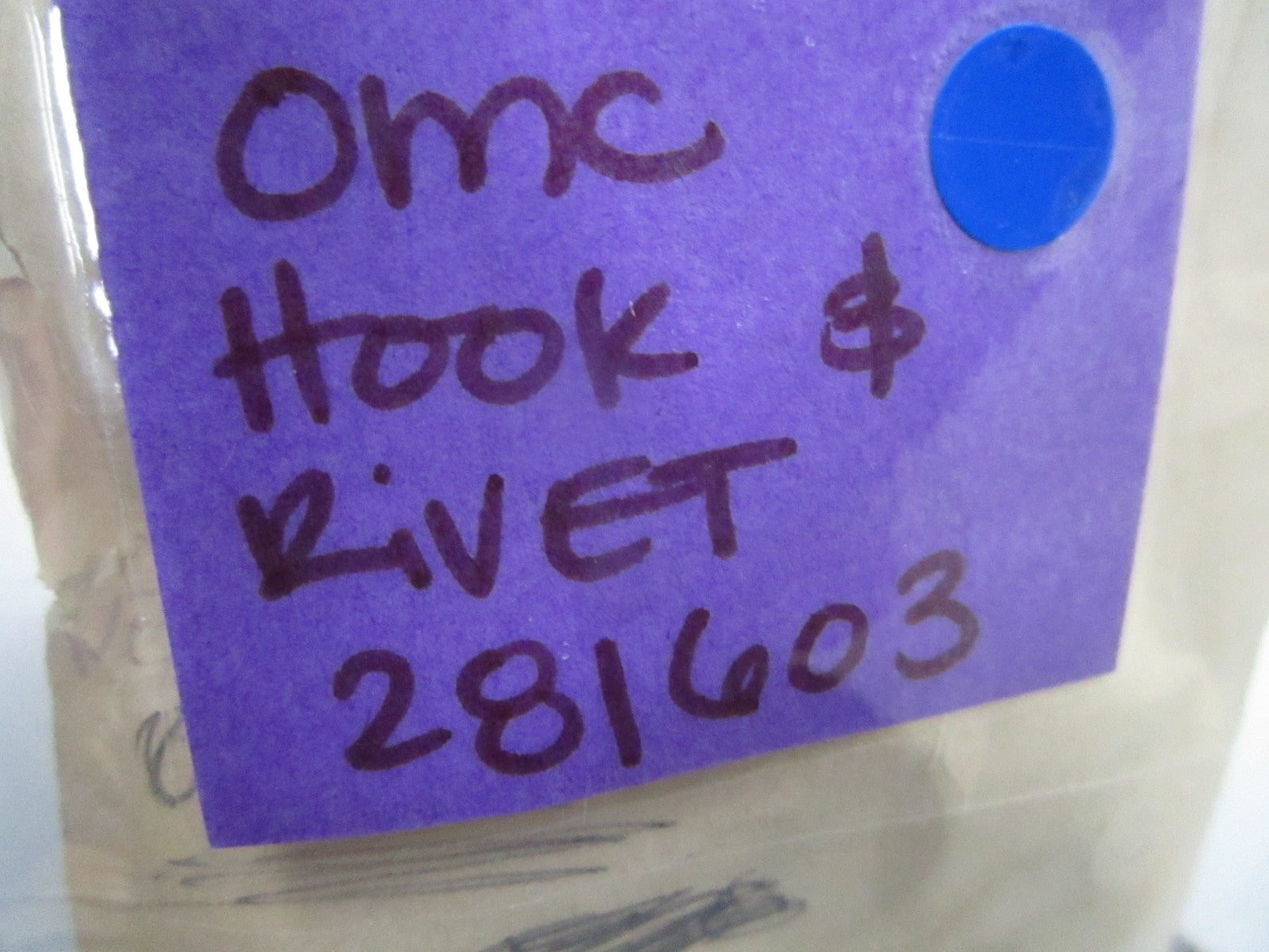 *NEW OEM* 0810 OMC Johnson Evinrude Hook & Rivet 281603 0281603