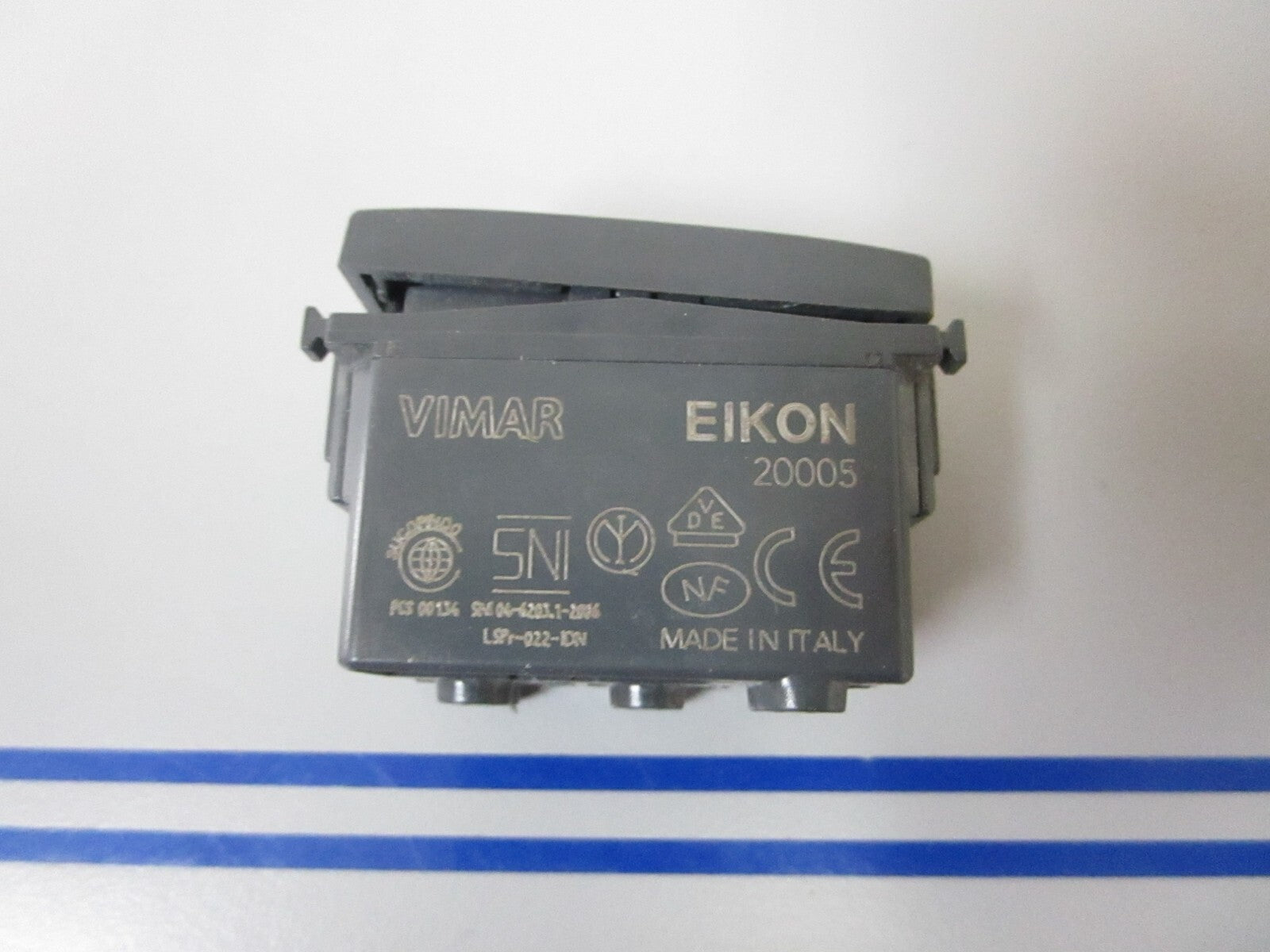 *NEW* (LOT OF 2) 0810 Vimar Eikon Rocker Switch 20005