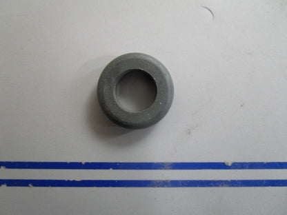 *NEW OEM* 0810 OMC Johnson Evinrude Grommet 909988 0909988