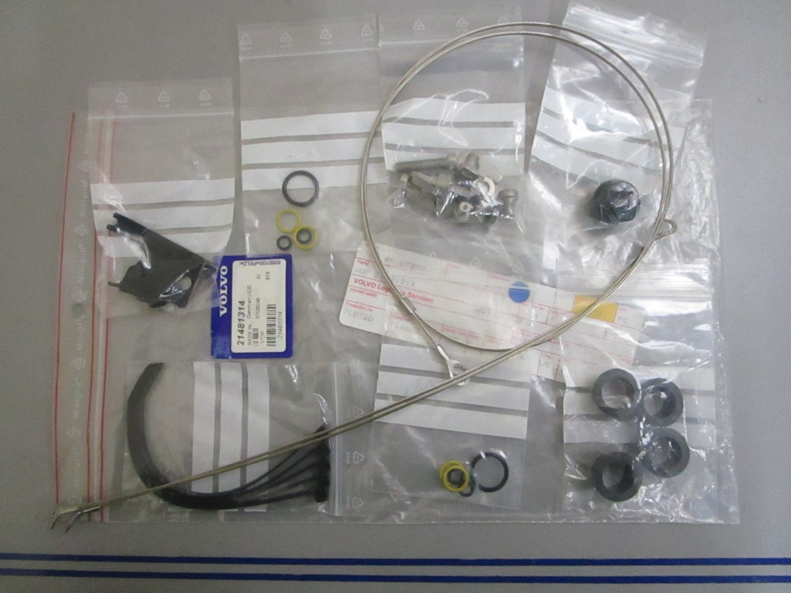 *NEW OEM* 0820 Volvo Penta Hardware Kit 21481314
